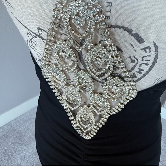 Stunning, elegant jewel-embedded black formal dress - Picture 1 of 8